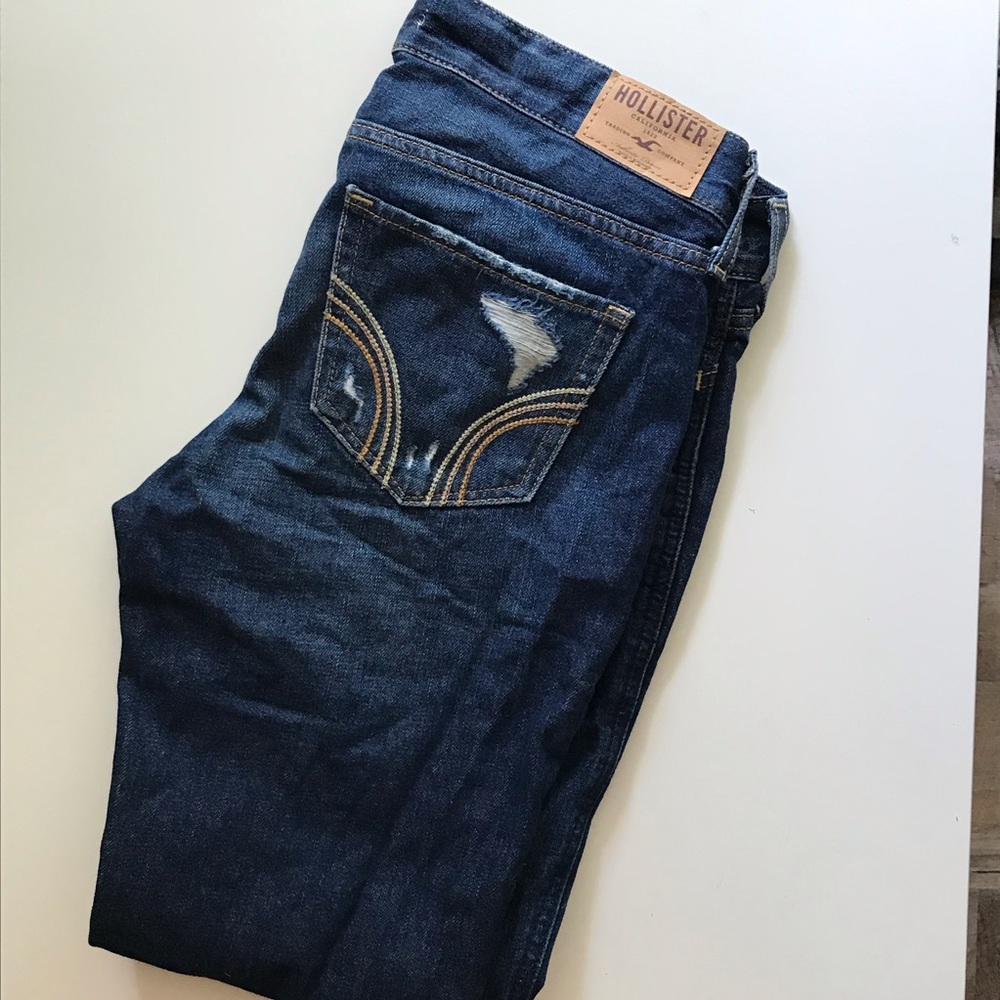 Hollister distressed dark wash jean size 0 24w
